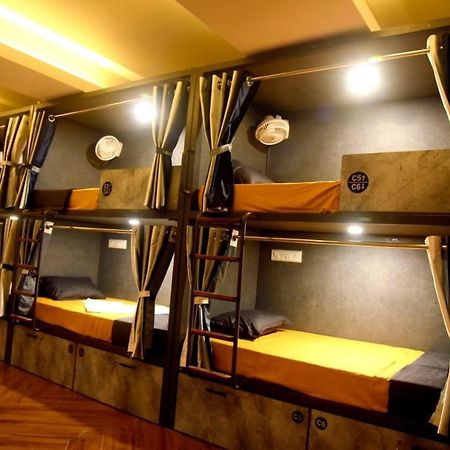 アーメダバード Charyana Lady Dormsホステル エクステリア 写真